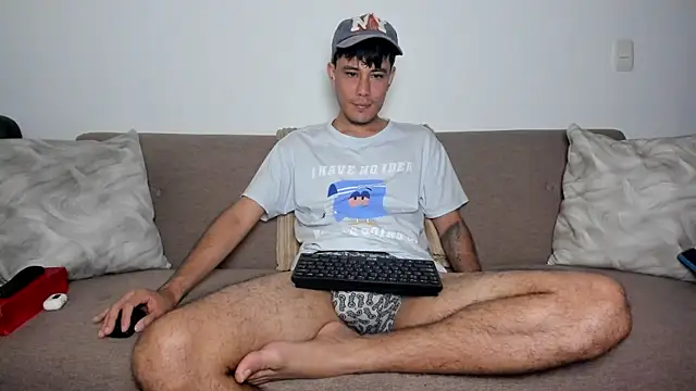 Snapshot of Huge_latin_cock chatting on 10.05.25 Huge latin cock online show from 10.05.25