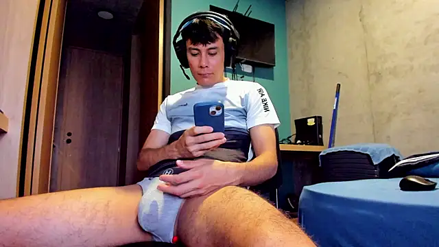 Snapshot of Huge_latin_cock chatting on 06.24.26 Huge latin cock online show from 06.24.26