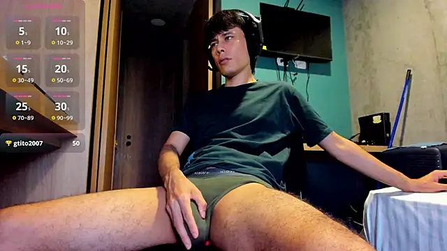 Snapshot of Huge_latin_cock chatting on 08.04.26 Huge latin cock online show from 08.04.26