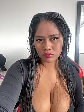 Snapshot of hurren_pasha chatting on 12.16.24 hurren pasha online show from 12.16.24