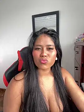 Snapshot of hurren_pasha chatting on 12.18.24 hurren pasha online show from 12.18.24