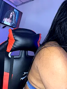 Snapshot of hurren_pasha chatting on 10.01.25 hurren pasha online show from 10.01.25