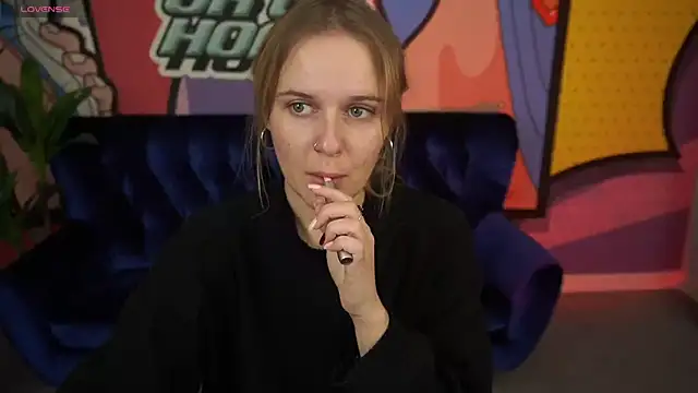 Snapshot of MaribelRiverr_ chatting on 10.25.25 MaribelRiverr online show from 10.25.25