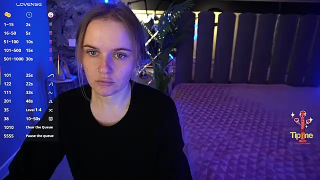 Snapshot of MaribelRiverr_ chatting on 11.14.25 MaribelRiverr online show from 11.14.25