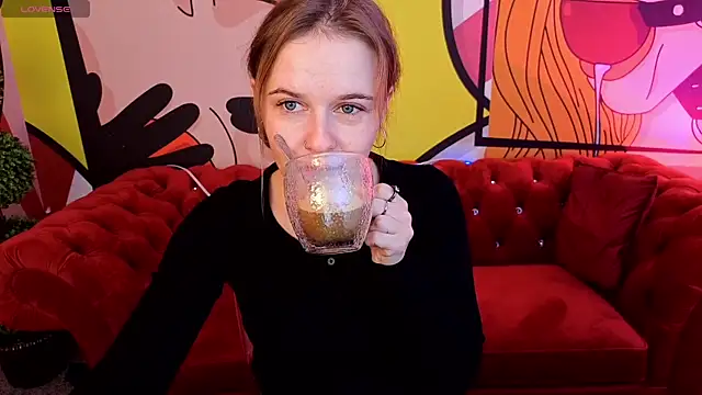 Snapshot of MaribelRiverr_ chatting on 11.21.25 MaribelRiverr online show from 11.21.25