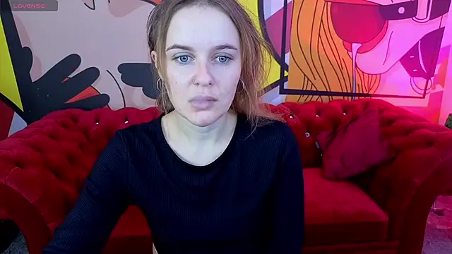 Snapshot of MaribelRiverr_ chatting on 11.28.25 MaribelRiverr online show from 11.28.25