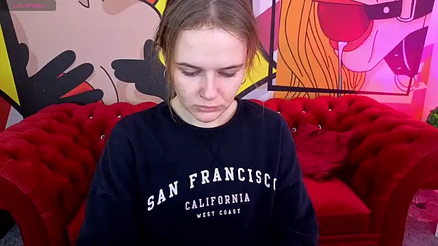 Snapshot of MaribelRiverr_ chatting on 11.30.25 MaribelRiverr online show from 11.30.25