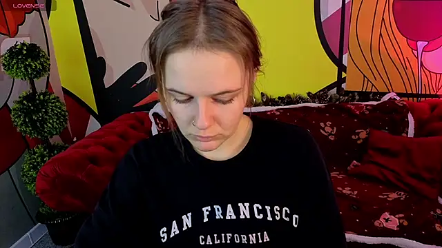 Snapshot of MaribelRiverr_ chatting on 12.14.25 MaribelRiverr online show from 12.14.25