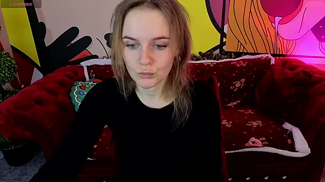 Snapshot of MaribelRiverr_ chatting on 12.21.25 MaribelRiverr online show from 12.21.25