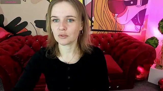 Snapshot of MaribelRiverr_ chatting on 04.04.26 MaribelRiverr online show from 04.04.26