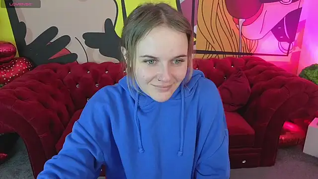 Snapshot of MaribelRiverr_ chatting on 04.17.26 MaribelRiverr online show from 04.17.26