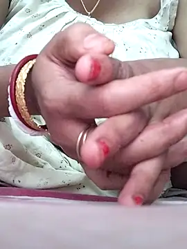 Snapshot of miss-Riy chatting on 11.13.25 miss-Riy online show from 11.13.25