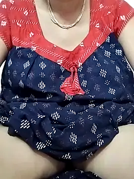 Snapshot of miss-Riy chatting on 11.18.25 miss-Riy online show from 11.18.25