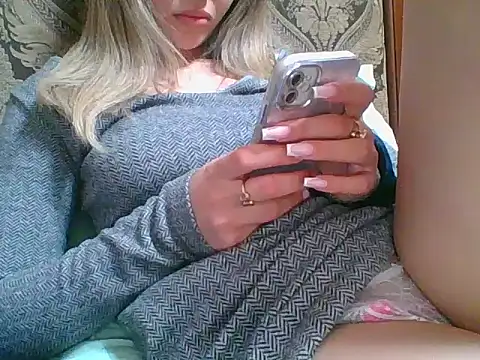 Snapshot of Emma_99 chatting on 03.18.25 Emma 99 online show from 03.18.25