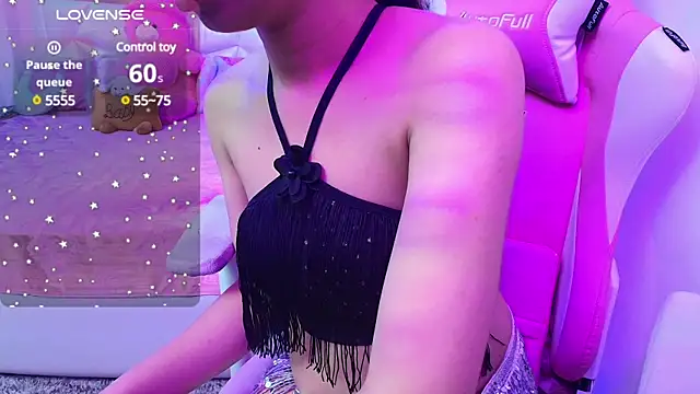 Snapshot of YourKusu chatting on 01.29.25 YourKusu online show from 01.29.25