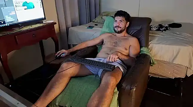 Snapshot of LUH133 chatting on 12.13.24 LUH133 online show from 12.13.24