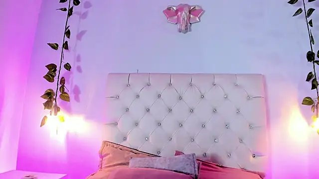 Isabella Flowers online show from 12.03.25