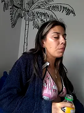 Snapshot of Sweel_Leyva18 chatting on 12.05.24 Sweel Leyva18 online show from 12.05.24