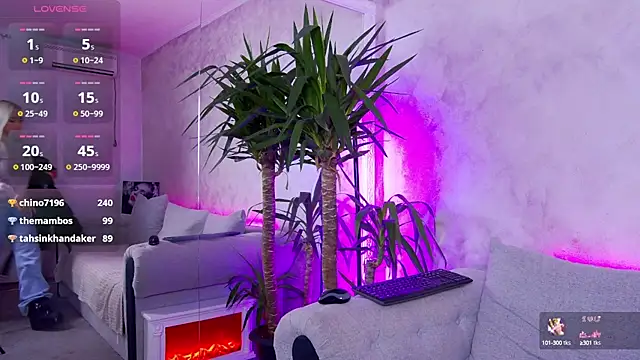 Snapshot of BambiAndAyline chatting on 12.09.24 BambiAndAyline online show from 12.09.24