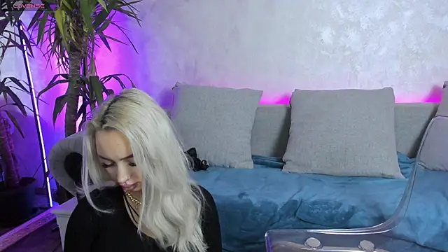 Snapshot of BambiAndAyline chatting on 02.05.25 BambiAndAyline online show from 02.05.25