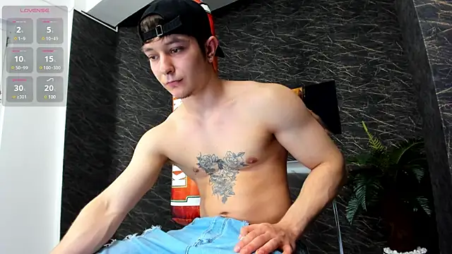Snapshot of leonardsmith01 chatting on 01.13.25 leonardsmith01 online show from 01.13.25