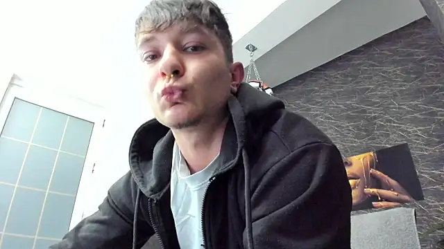 Snapshot of leonardsmith01 chatting on 02.20.25 leonardsmith01 online show from 02.20.25