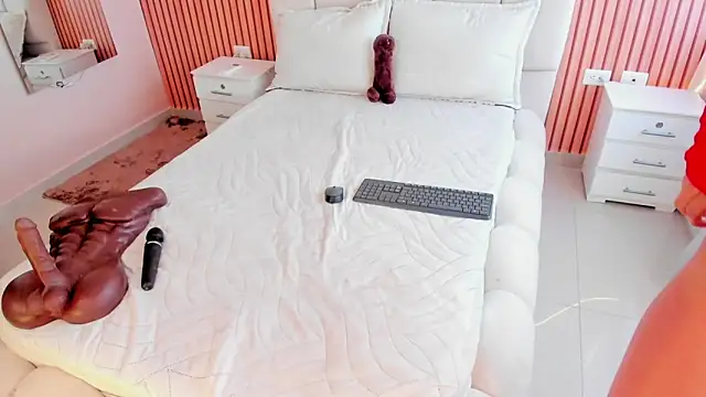 Snapshot of SofiiSweet_ chatting on 11.13.25 SofiiSweet online show from 11.13.25