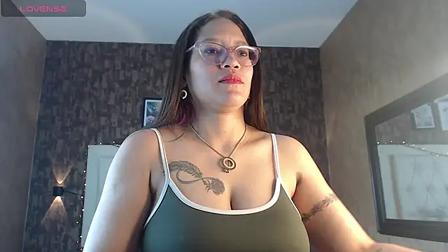 Snapshot of samantha__karolstone chatting on 12.25.24 samantha karolstone online show from 12.25.24