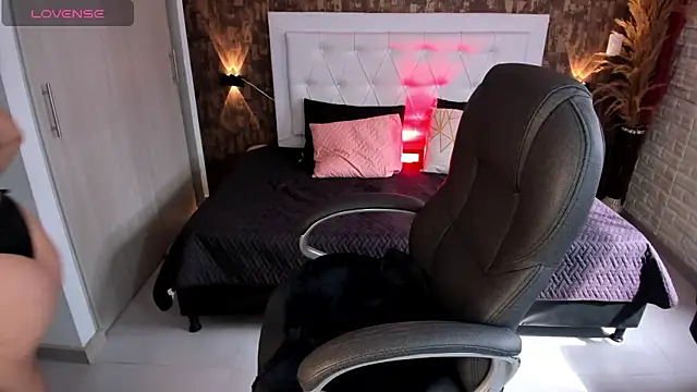 Snapshot of samantha__karolstone chatting on 02.06.25 samantha karolstone online show from 02.06.25