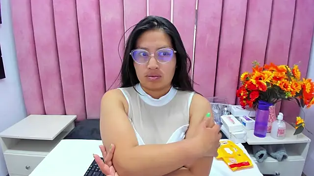 Miaa Smiith  online show from 10.26.25