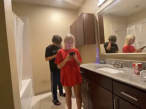 Snapshot of girlfriendmissy chatting on 12.08.24 girlfriendmissy online show from 12.08.24