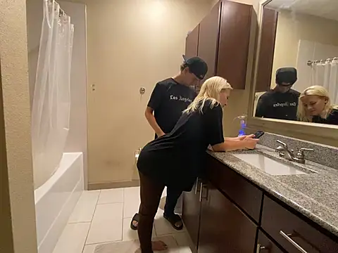 Snapshot of girlfriendmissy chatting on 12.28.24 girlfriendmissy online show from 12.28.24