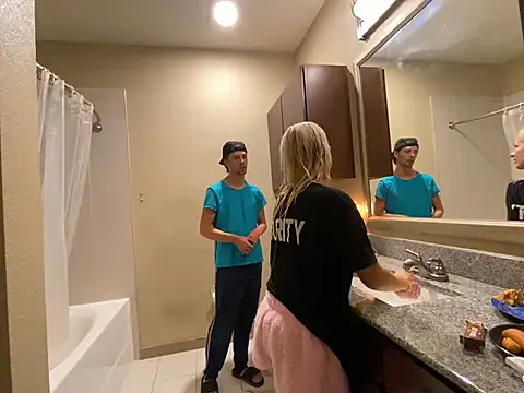 Snapshot of girlfriendmissy chatting on 01.04.25 girlfriendmissy online show from 01.04.25