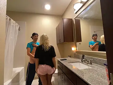 Snapshot of girlfriendmissy chatting on 01.05.25 girlfriendmissy online show from 01.05.25