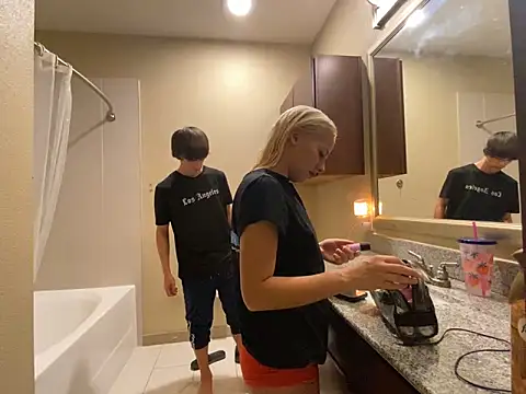 Snapshot of girlfriendmissy chatting on 01.12.25 girlfriendmissy online show from 01.12.25