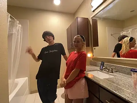 Snapshot of girlfriendmissy chatting on 02.01.25 girlfriendmissy online show from 02.01.25