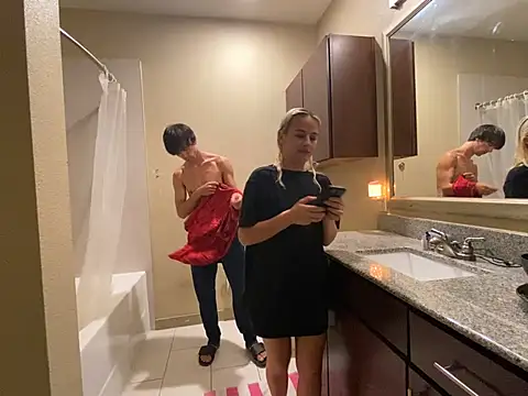 Snapshot of girlfriendmissy chatting on 03.02.25 girlfriendmissy online show from 03.02.25