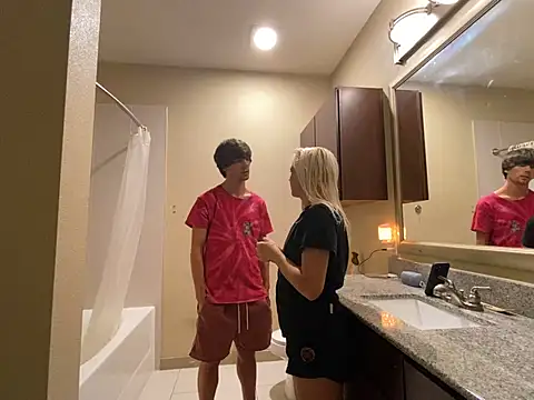 Snapshot of girlfriendmissy chatting on 03.05.25 girlfriendmissy online show from 03.05.25