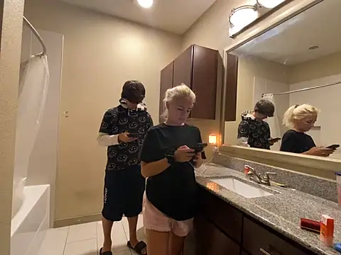 Snapshot of girlfriendmissy chatting on 03.16.25 girlfriendmissy online show from 03.16.25