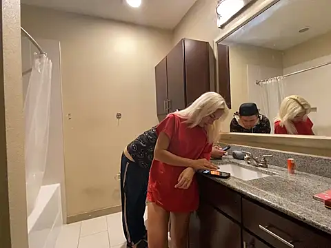 Snapshot of girlfriendmissy chatting on 03.20.25 girlfriendmissy online show from 03.20.25