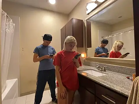 Snapshot of girlfriendmissy chatting on 03.21.25 girlfriendmissy online show from 03.21.25