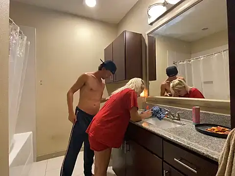 Snapshot of girlfriendmissy chatting on 03.21.25 girlfriendmissy online show from 03.21.25