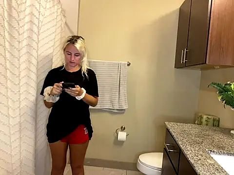 Snapshot of girlfriendmissy chatting on 09.14.25 girlfriendmissy online show from 09.14.25