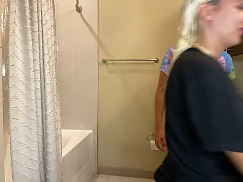 Snapshot of girlfriendmissy chatting on 09.21.25 girlfriendmissy online show from 09.21.25