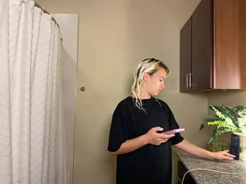 Snapshot of girlfriendmissy chatting on 02.18.26 girlfriendmissy online show from 02.18.26