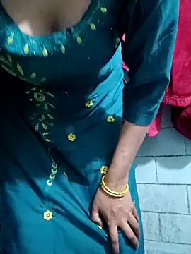 Snapshot of SAXYTannuja chatting on 02.25.25 SAXYTannuja online show from 02.25.25