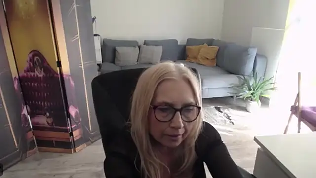 sofia xkiss online show from 04.21.26