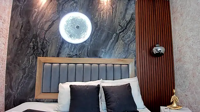 Snapshot of BellaPeers_ chatting on 10.02.25 BellaPeers online show from 10.02.25