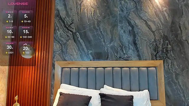 Snapshot of BellaPeers_ chatting on 10.30.25 BellaPeers online show from 10.30.25