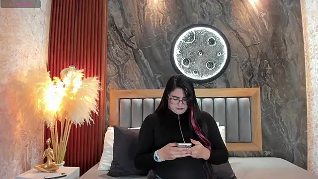 Snapshot of BellaPeers_ chatting on 11.16.25 BellaPeers online show from 11.16.25